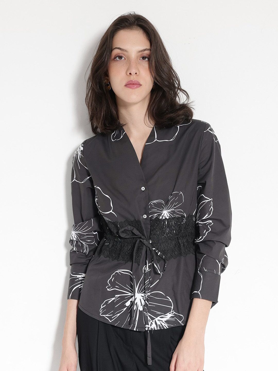 RAREISM Floral Printed Three-Quarter Sleeves V-Neck Cotton Top