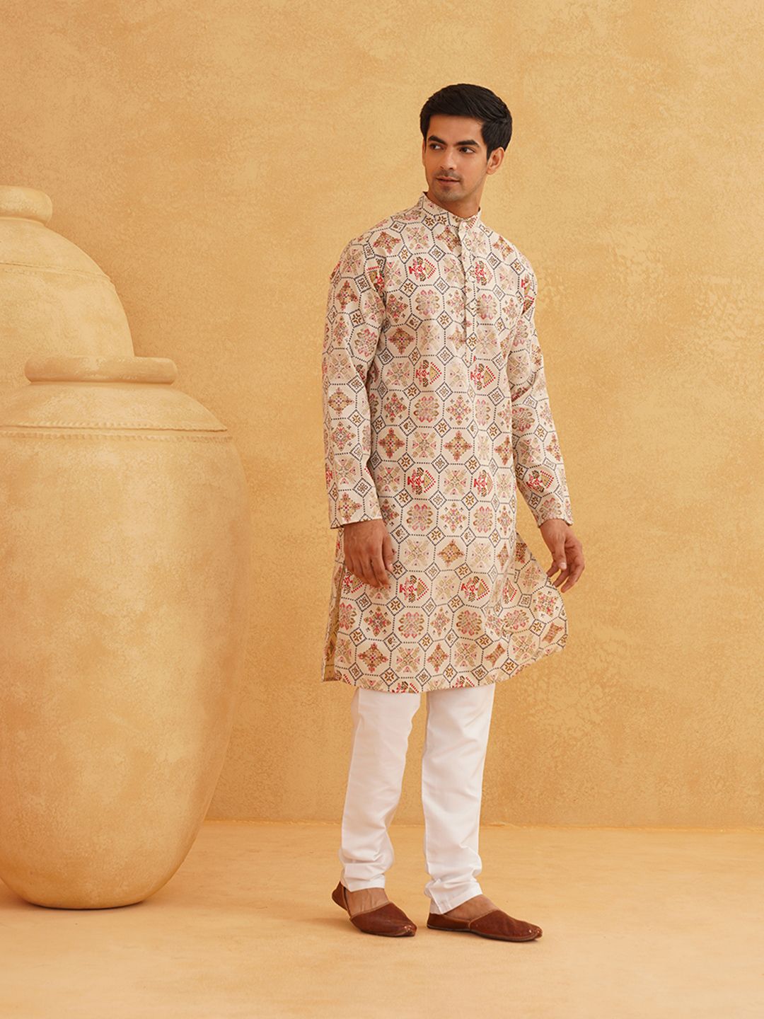 SOJANYA Men Cream-Coloured Geometric Printed Kurta