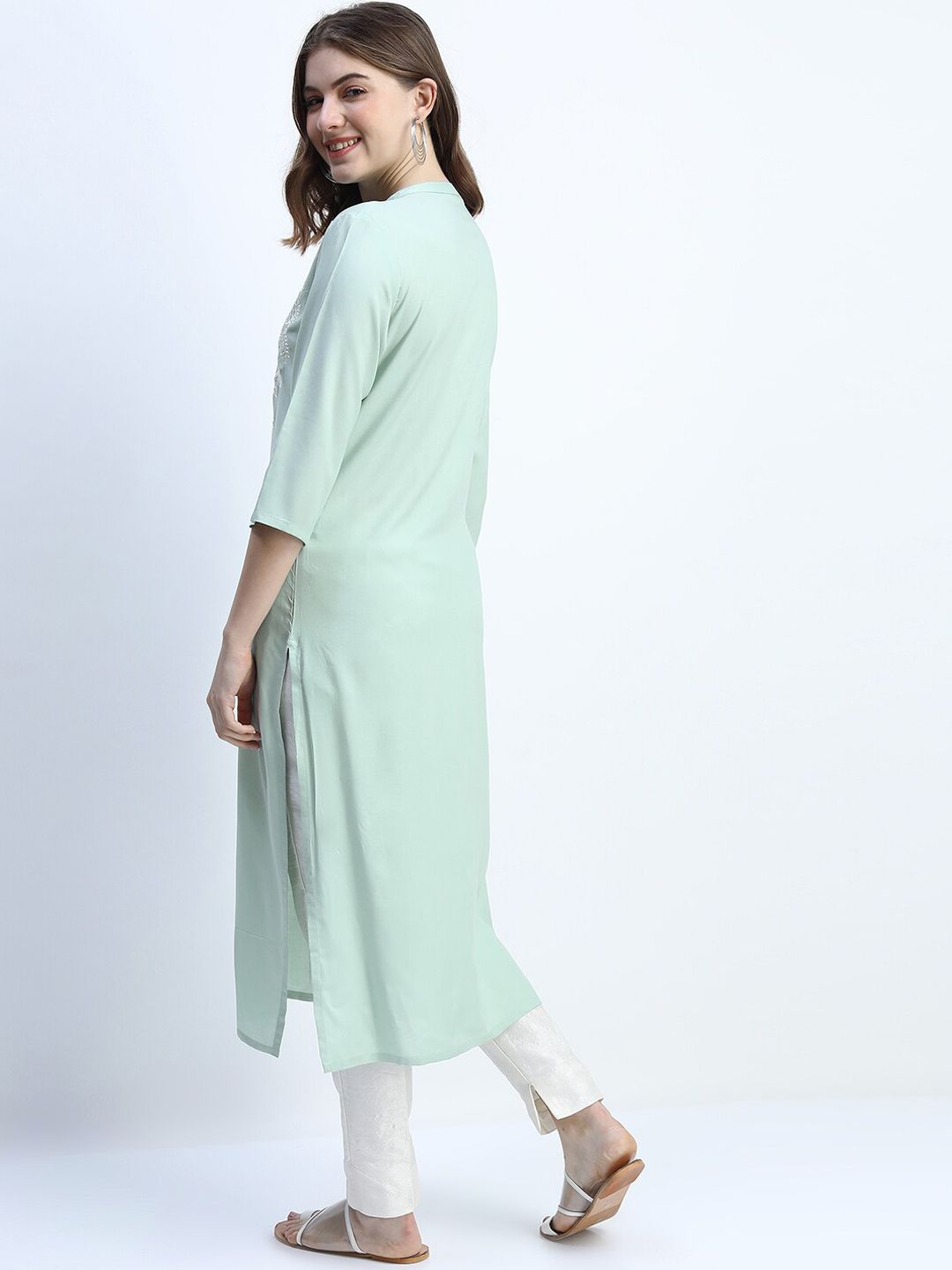 Vishudh Women Green Floral Embroidered Kurta