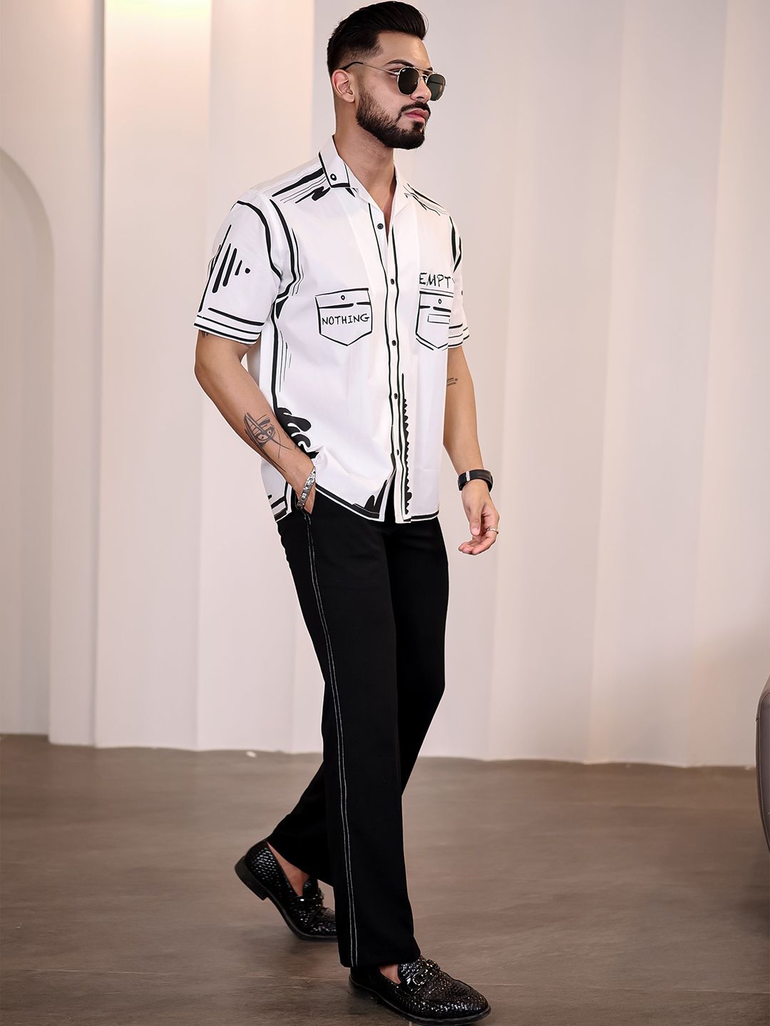 Eszett Graphic Printed Spread Collar Short Sleeves Regular Fit Pure Cotton Casual Shirt