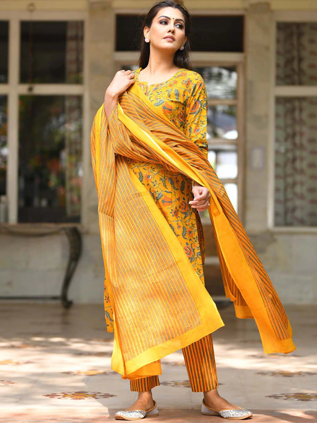 Kalini Floral Printed Pure Cotton Kurta dengan Seluar & Dupatta