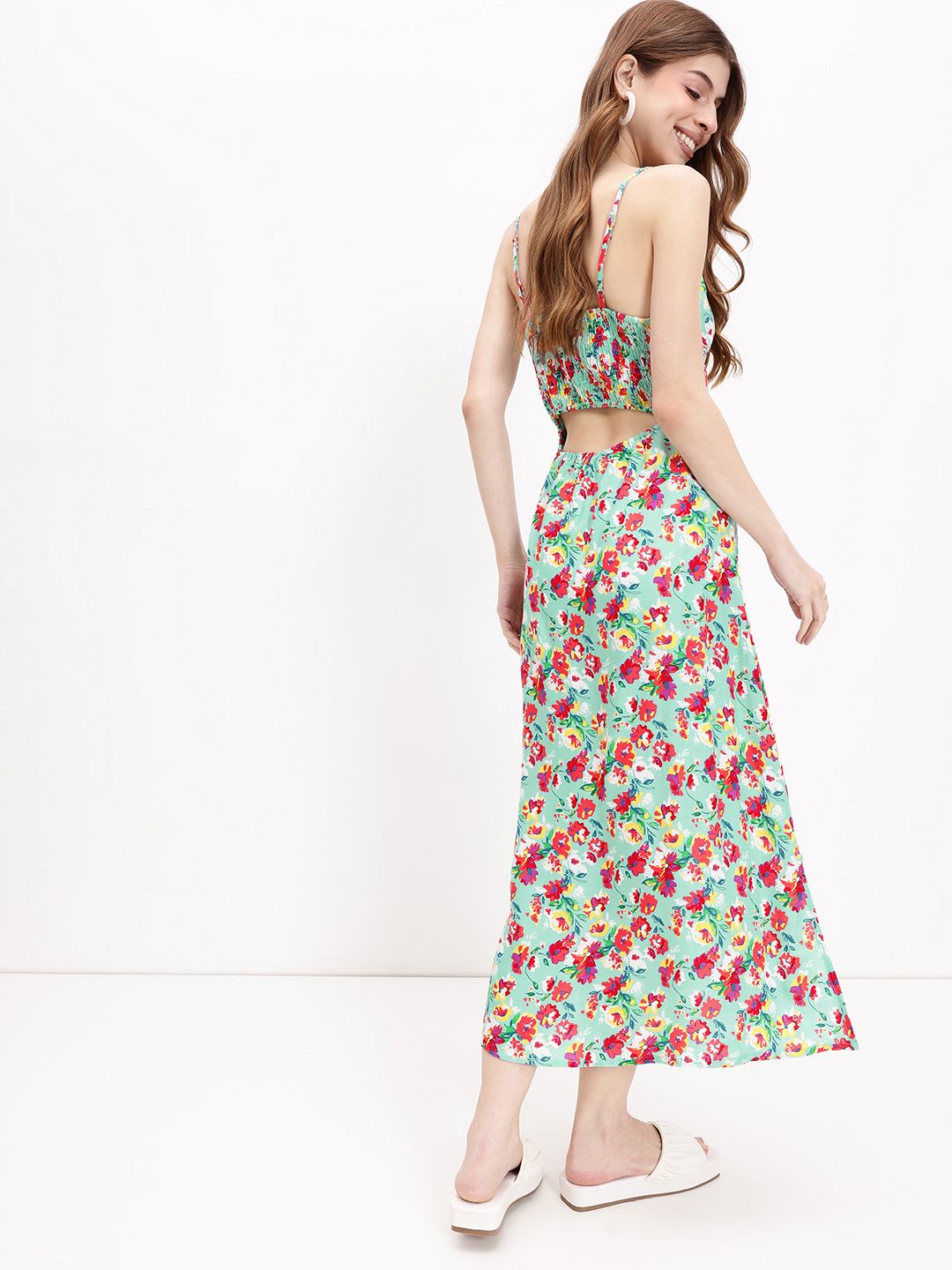 DressBerry Floral Fiesta Tailored-To-Flatter Carefree Midi Dress