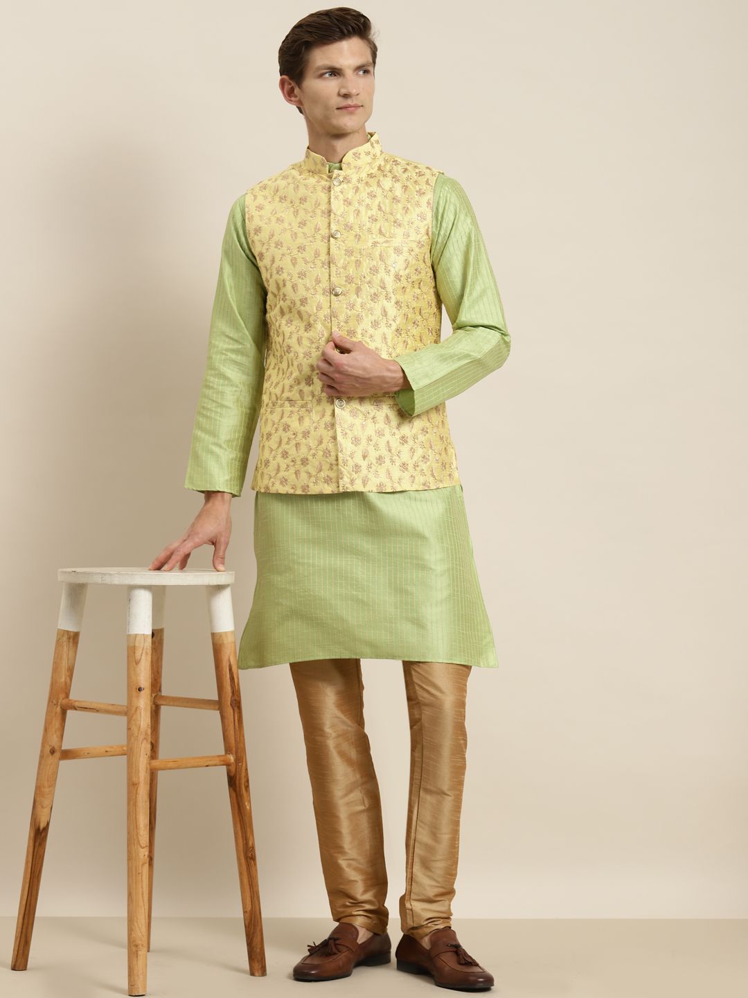 SOJANYA Kurta Belang Hijau Lelaki dengan Jaket Churidar & Nehru