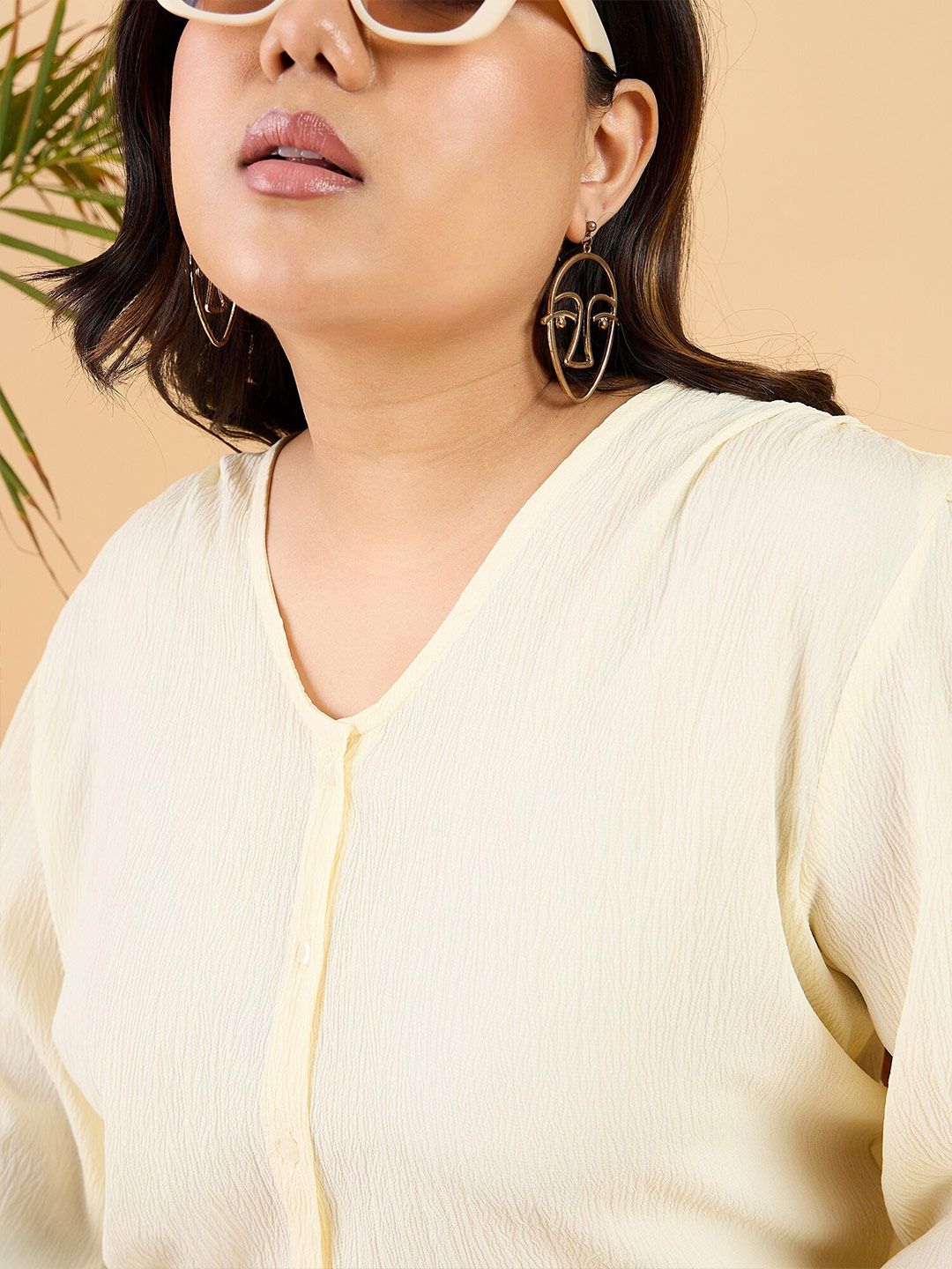 CURVY STREET Plus Size V-Neck Puff Sleeve Top