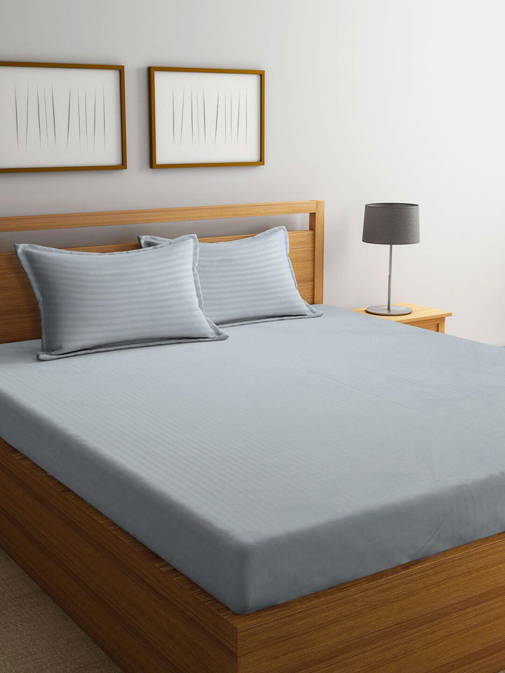 KLOTTHE Policotton Berjalur Kelabu 300 TC Cadar Katil Super King Halus dengan 2 Sarung Bantal-106 x 106 inci