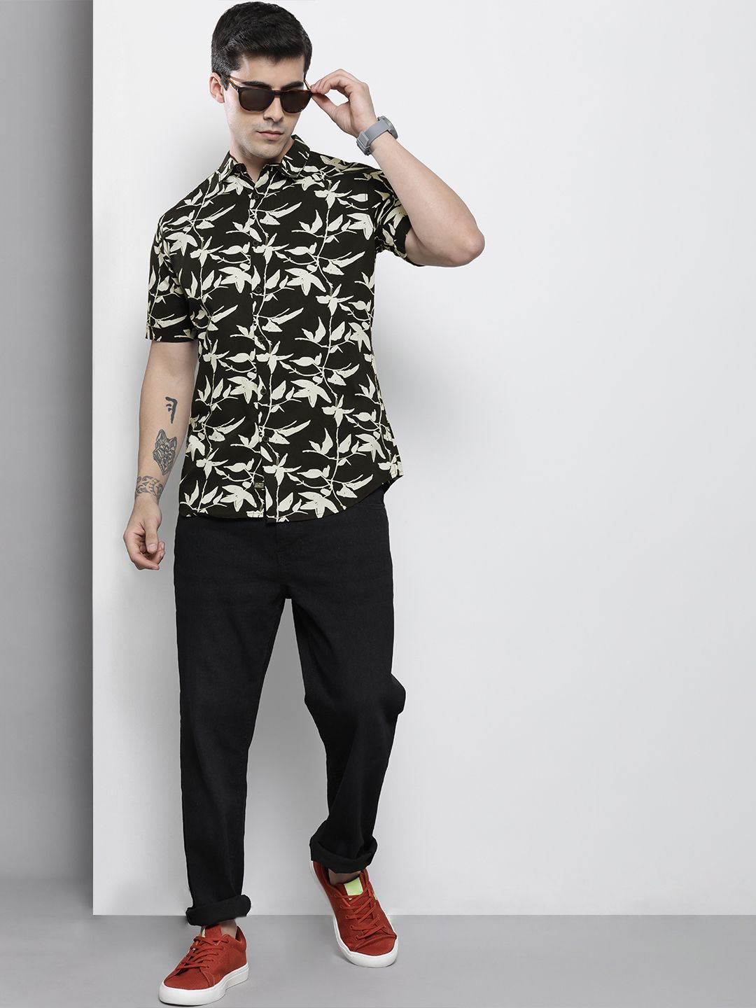 The Indian Garage Co Men Regular Fit Floral Printed Resortwear Shirt
