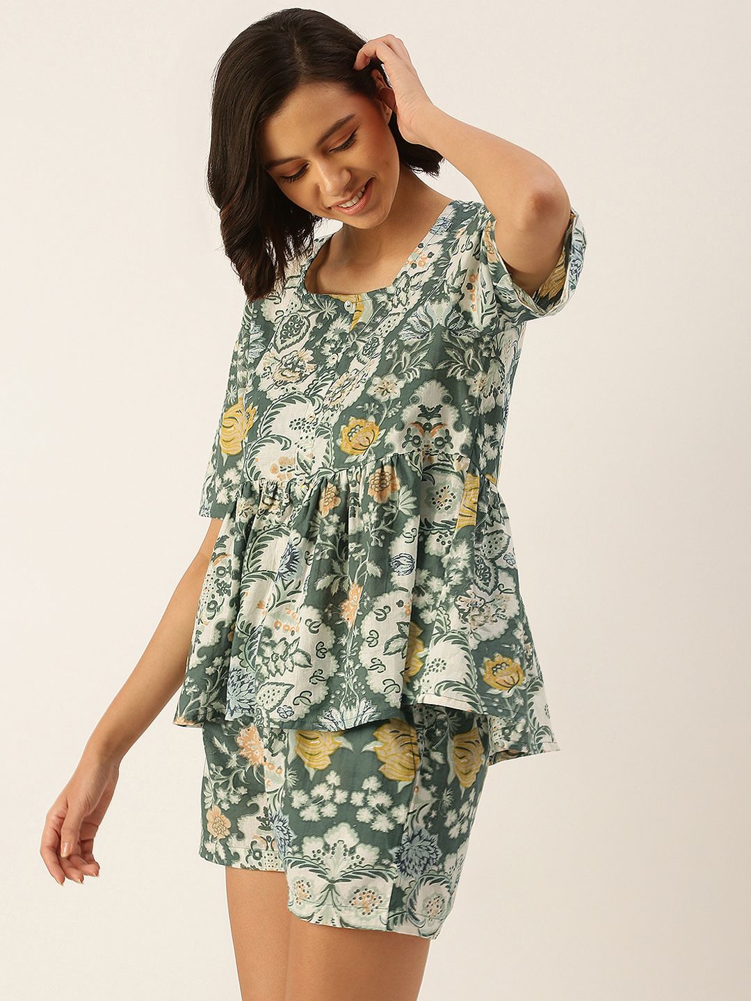 SANSKRUTIHOMES Women White & Green Pure Cotton Printed Shorts Set