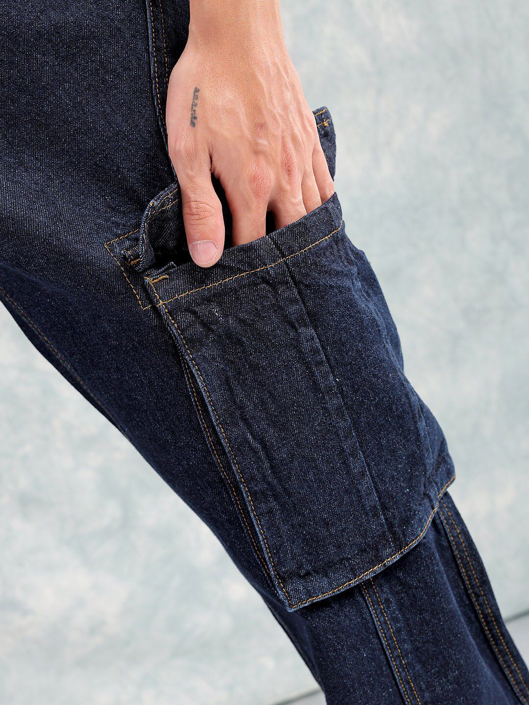The Indian Garage Co Navy Blue Men Mid-Rise Relaxed Fit Light Fade Cargo Cotton Jeans