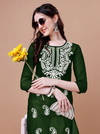 Kalini Paisley bersulam Chikankari Straight Kurta