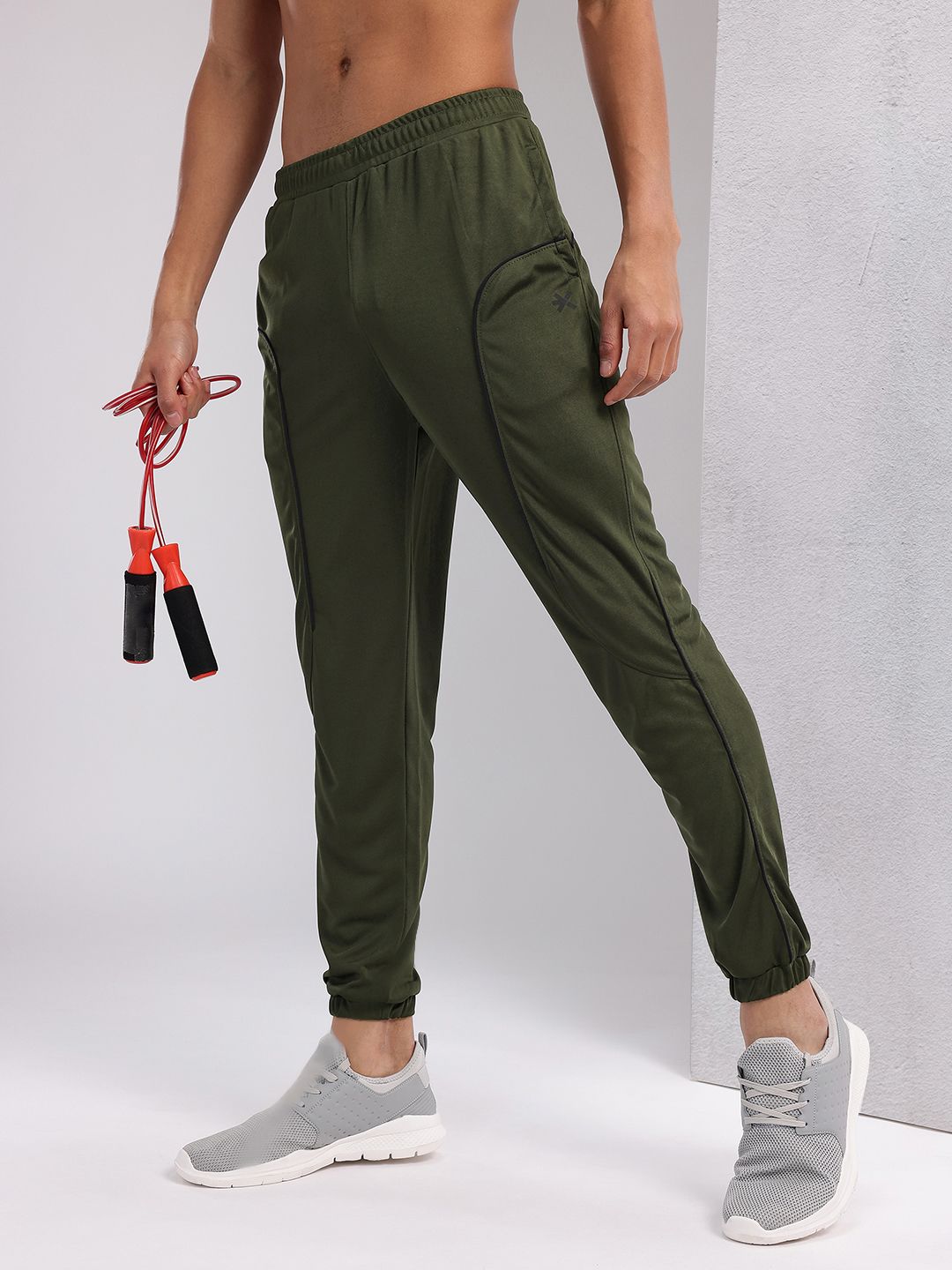 HRX by Hrithik Roshan Men Mid-Rise Rapid-Dry Training Joggers with Contrast Piping