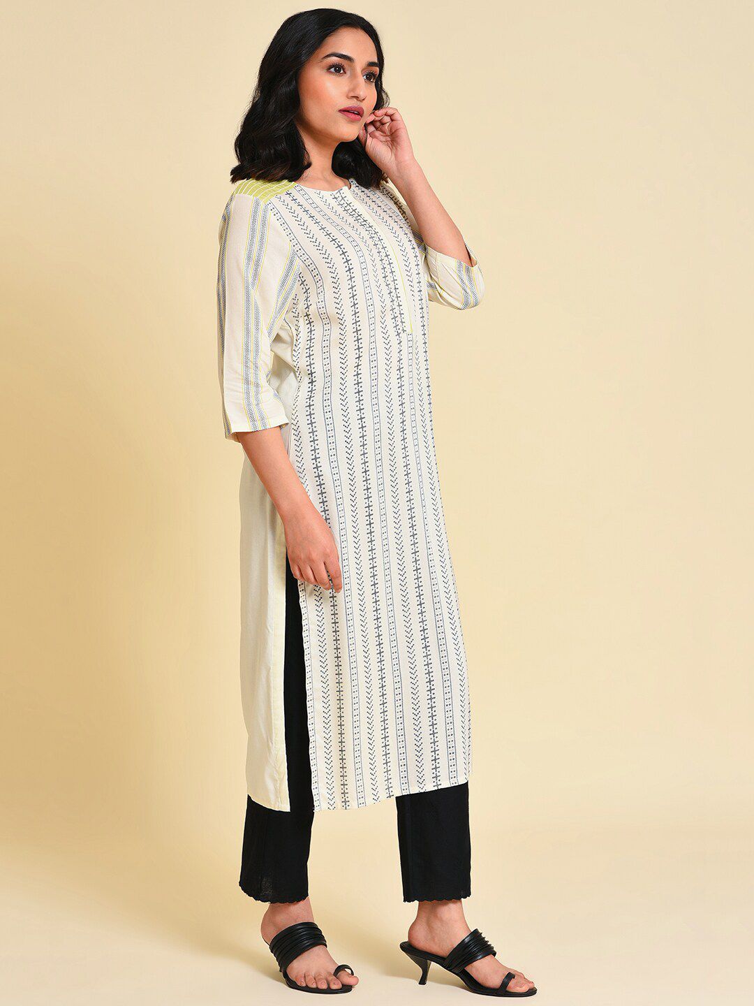 W Ethnic Motifs Printed Straight Kurta with Trousers