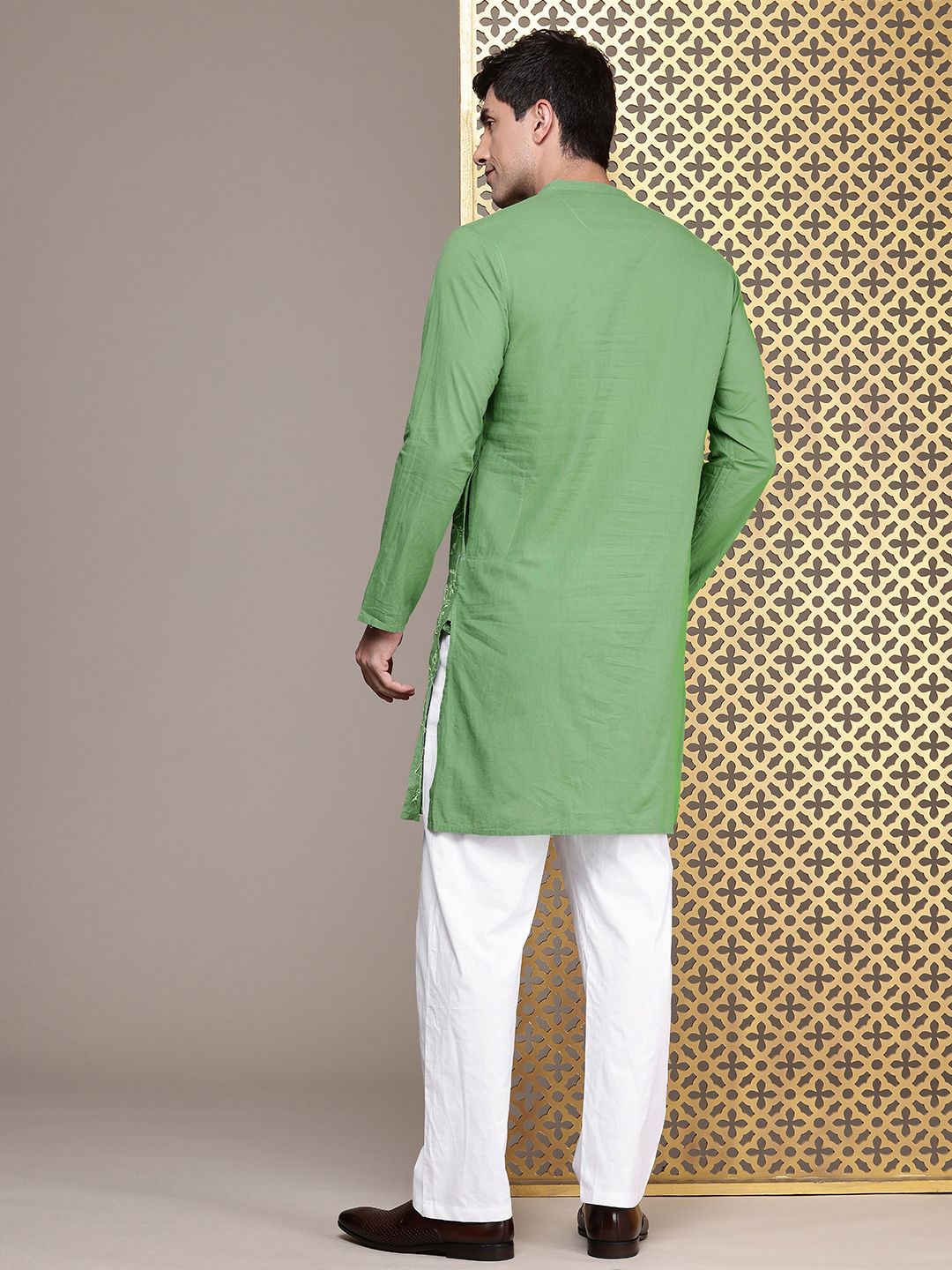 House of Pataudi Ethnic Motifs Embroidered Chikankari pure cotton Jashn kurta paired with pyjama trousers