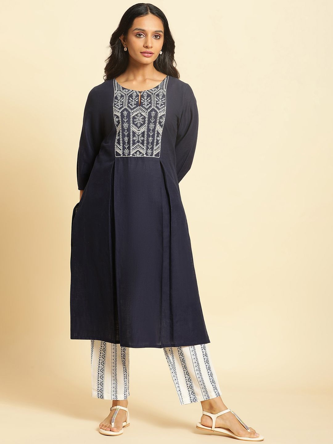 W Ethnic Motifs Yoke Design Thread Work Straight Kurta