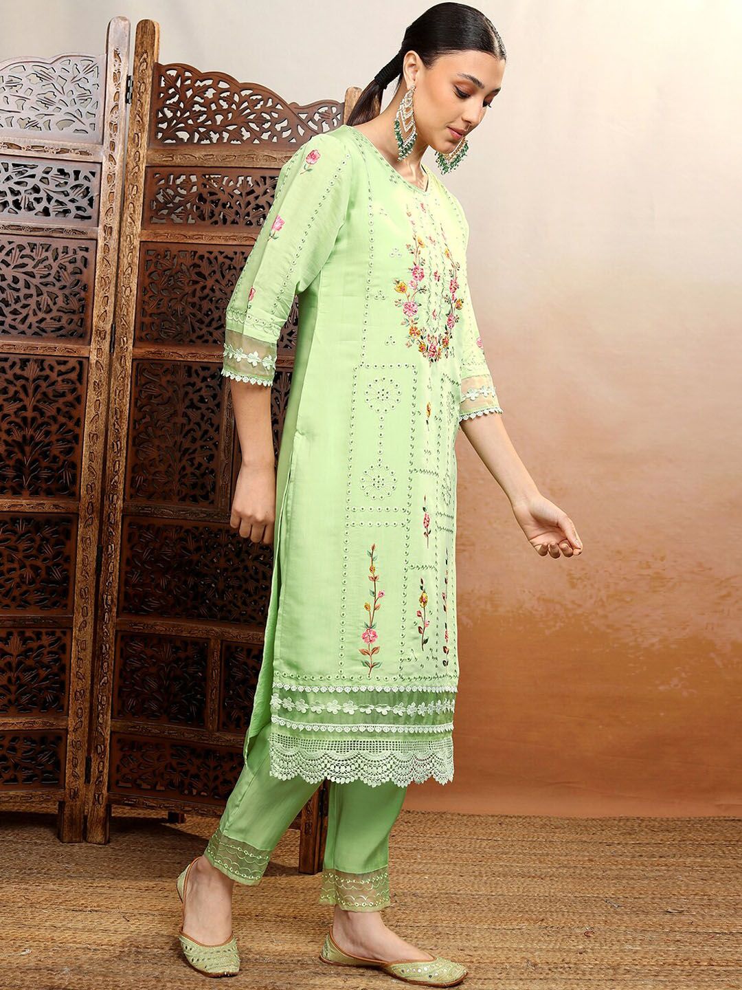 Vishudh Floral Embroidered Thread Work Straight Kurta With Trousers & Dupatta