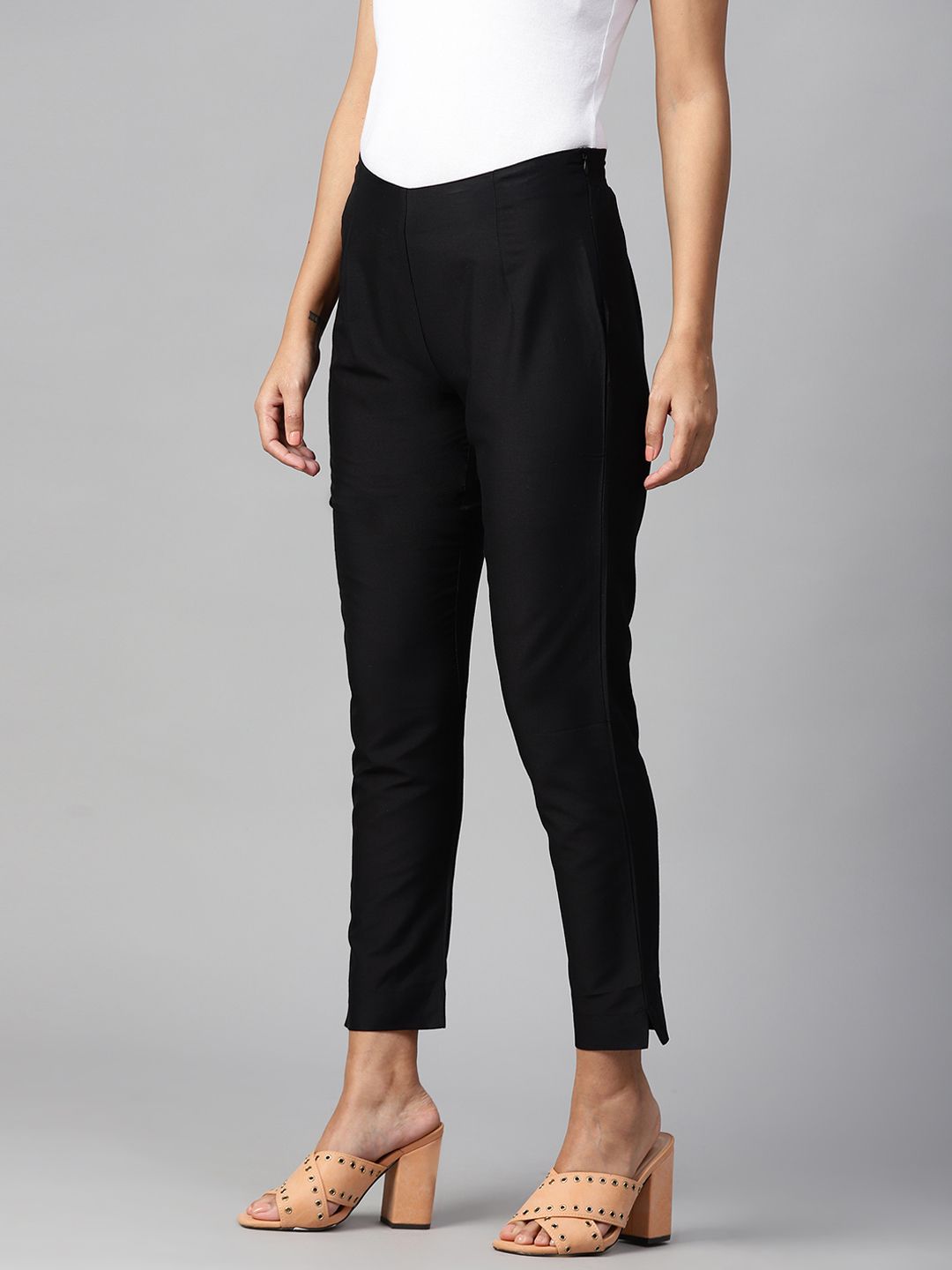 W Women Black Slim Fit Solid Regular Cropped Trousers