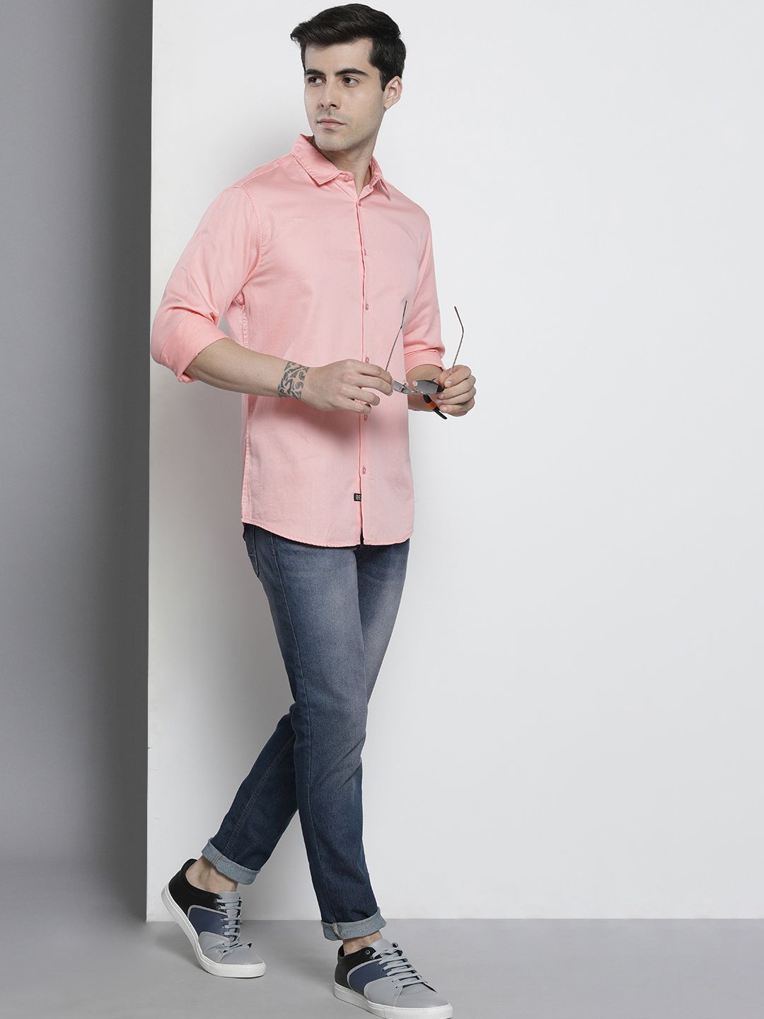 The Indian Garage Co Men Blue Slim Fit Light Fade Stretchable Jeans