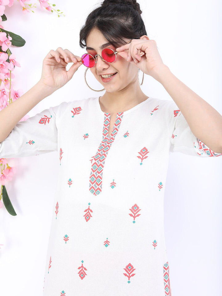 Vishudh Women Off White Floral Embroidered Kurta