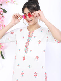 Vishudh Women Off White Floral Embroidered Kurta
