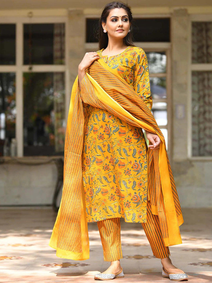 Kalini Floral Printed Pure Cotton Kurta dengan Seluar & Dupatta