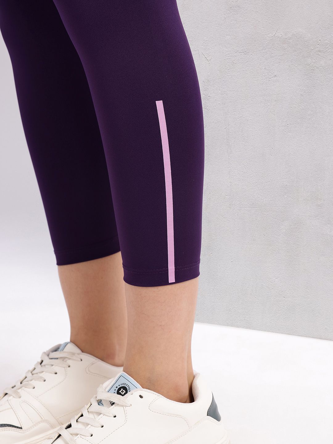 HRX by Hrithik Roshan Women Brand Logo Print Mid-Rise Rapid-Dry Lifestyle Tights