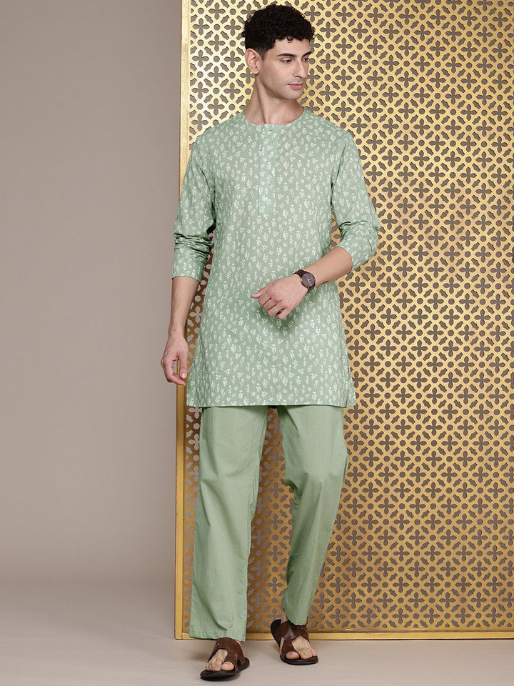 House of Pataudi Floral Printed Regular Jashn Kurta With Trousers