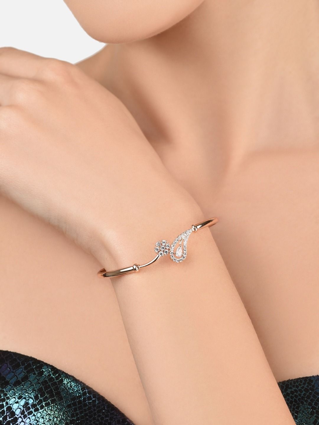 Set Wanita Zaveri Pearls 2 Gelang Kada Cubic Zirconia Cubic Zirconia &amp; Putih Bersalut Emas Rose