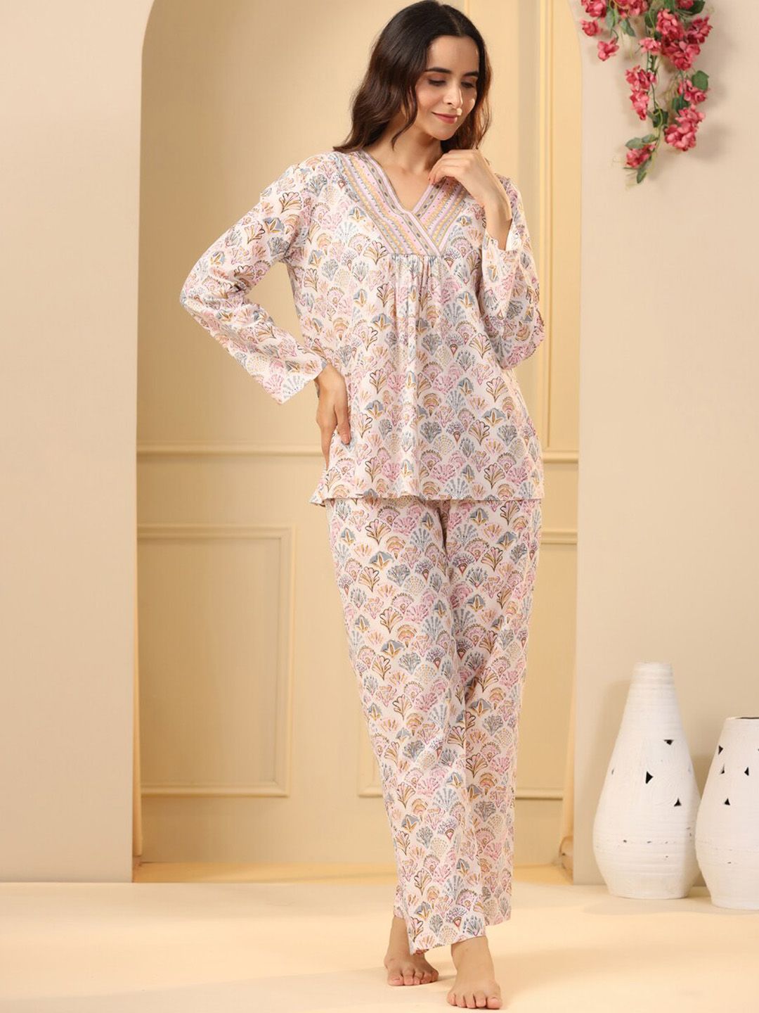 SANSKRUTIHOMES Off White & Pink Ethnic Motifs Printed Pure Cotton Night Suit