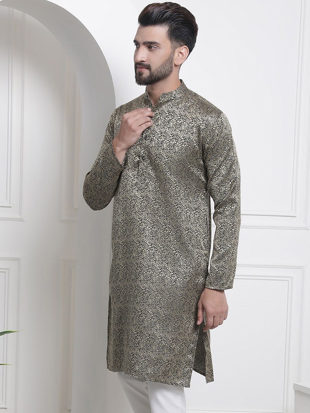 SOJANYA Ethnic Motifs Woven Design Mandarin Collar Straight Kurta