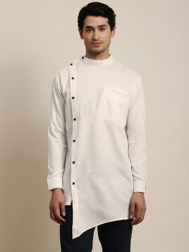 Anug oleh SOJANYA Men Off White Asymmetric Hemline Kurta
