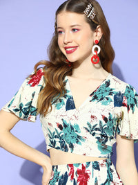 Berrylush Women Classy White Printed Top with Shorts