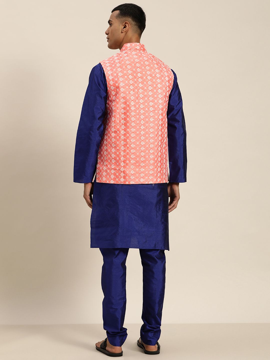 SOJANYA Men Blue Ethnic Motifs Embroidered Kurta with Churidar