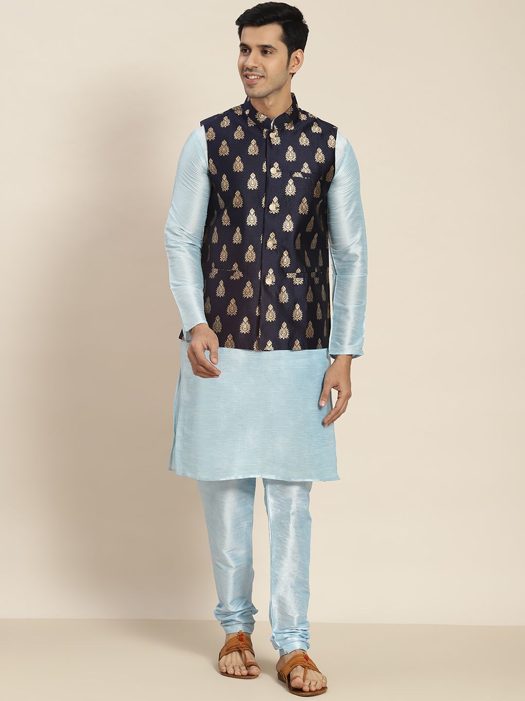 SOJANYA Kurta Rekaan Tenunan Lelaki dengan Churidar dengan Jaket Nehru