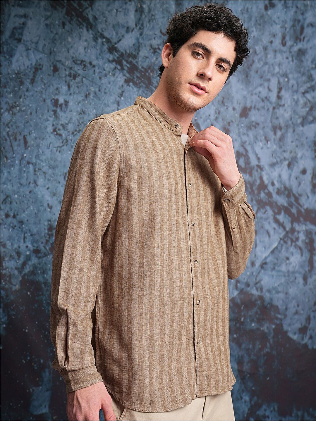 Locomotive Men Brown. Linen Blend Textured Striper Stand-Up Collar Regular Shirt