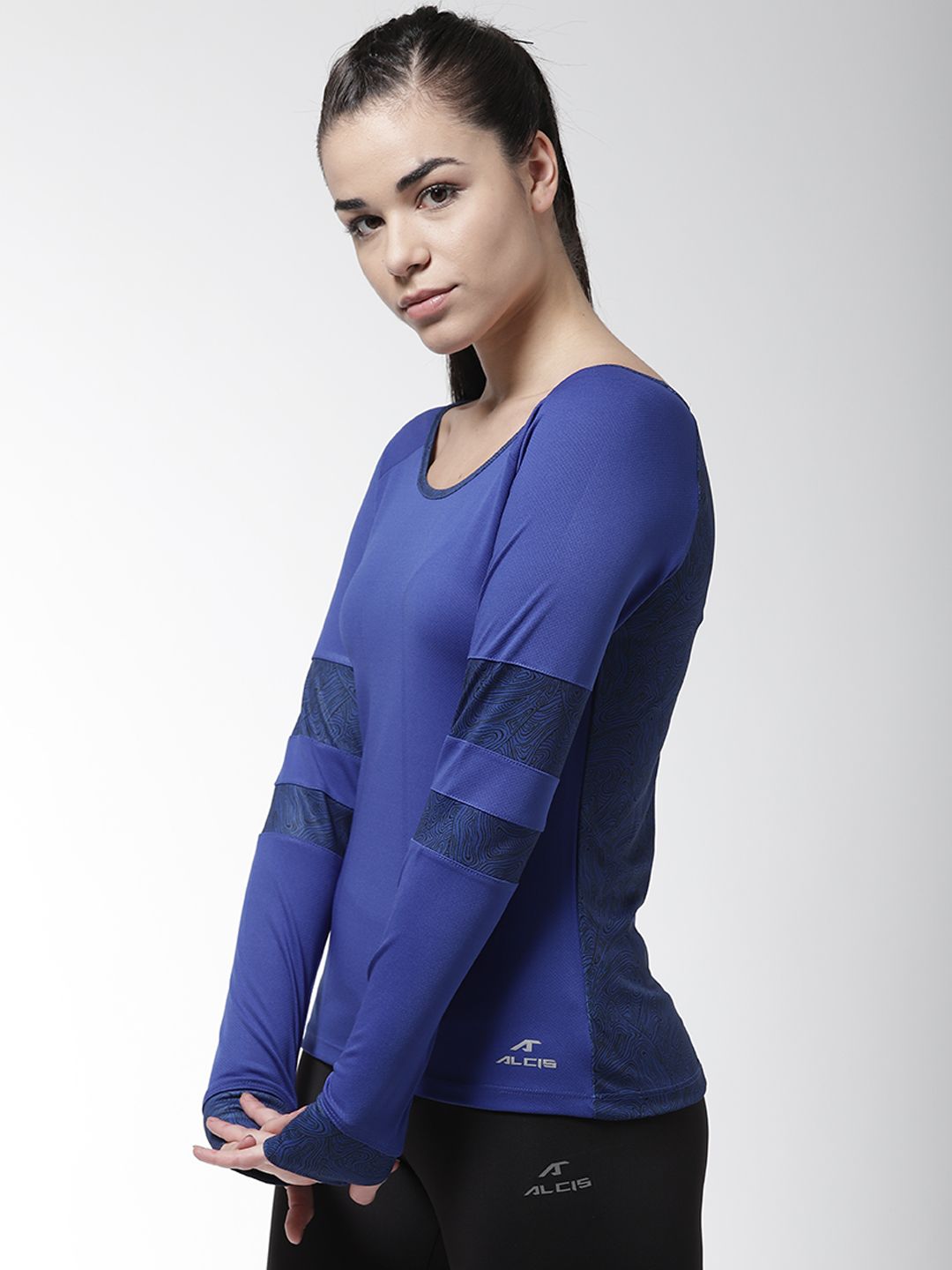 Alcis Women Blue & Black Printed Boat Neck Running T-shirt