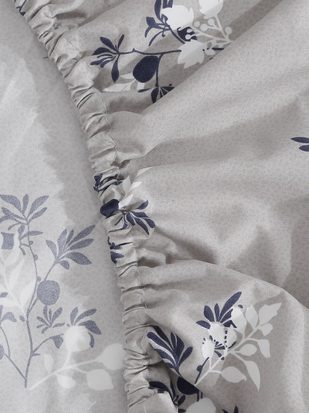 KLOTTHE Floral Printed 300 TC Fitted King Bedsheet with 2 Pillow Covers