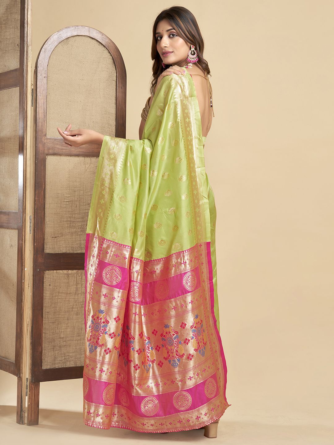 KALINI Ethnic Motif Zari Woven Banarasi Saree
