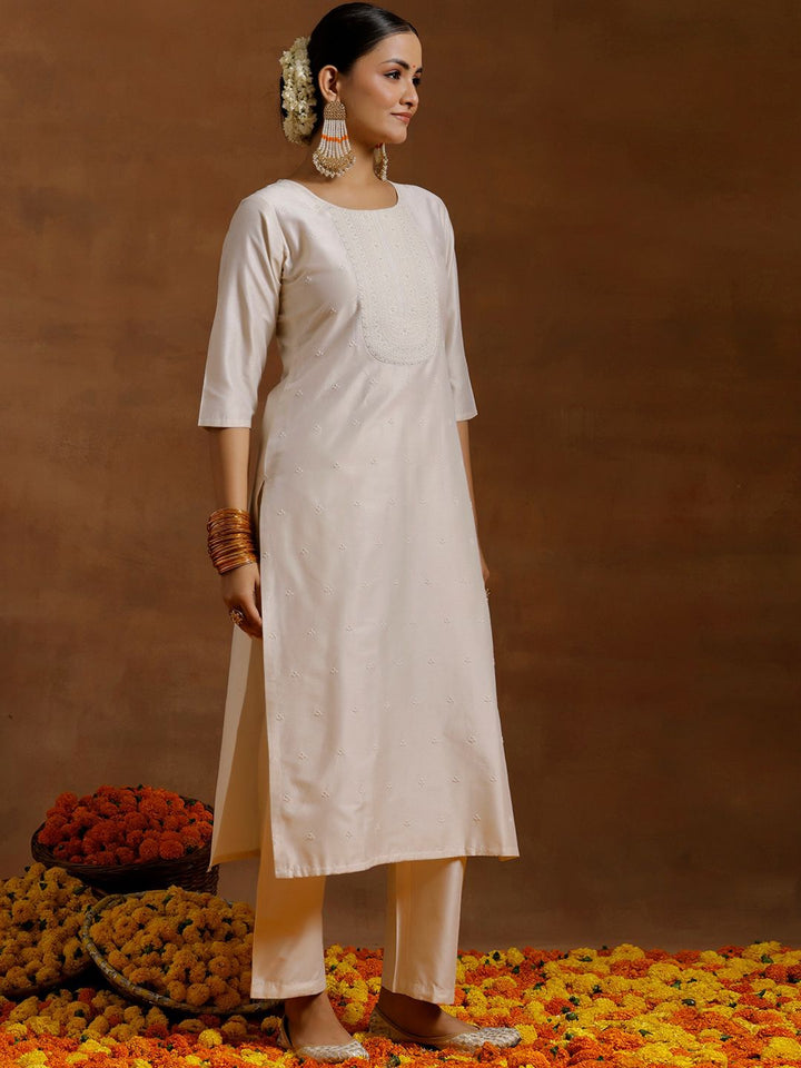 Libas Floral Embroidered Regular Thread Work Kurta With Trousers & Dupatta