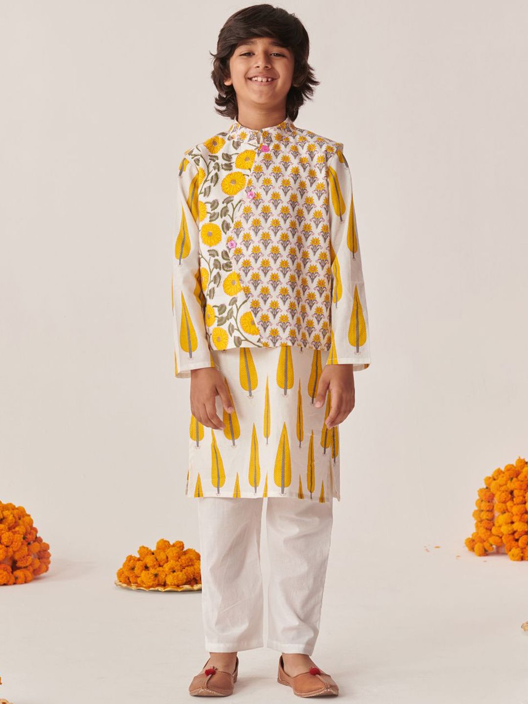 pspeaches Boys Ethnic Motifs Printed Regular Kurta with Trousers