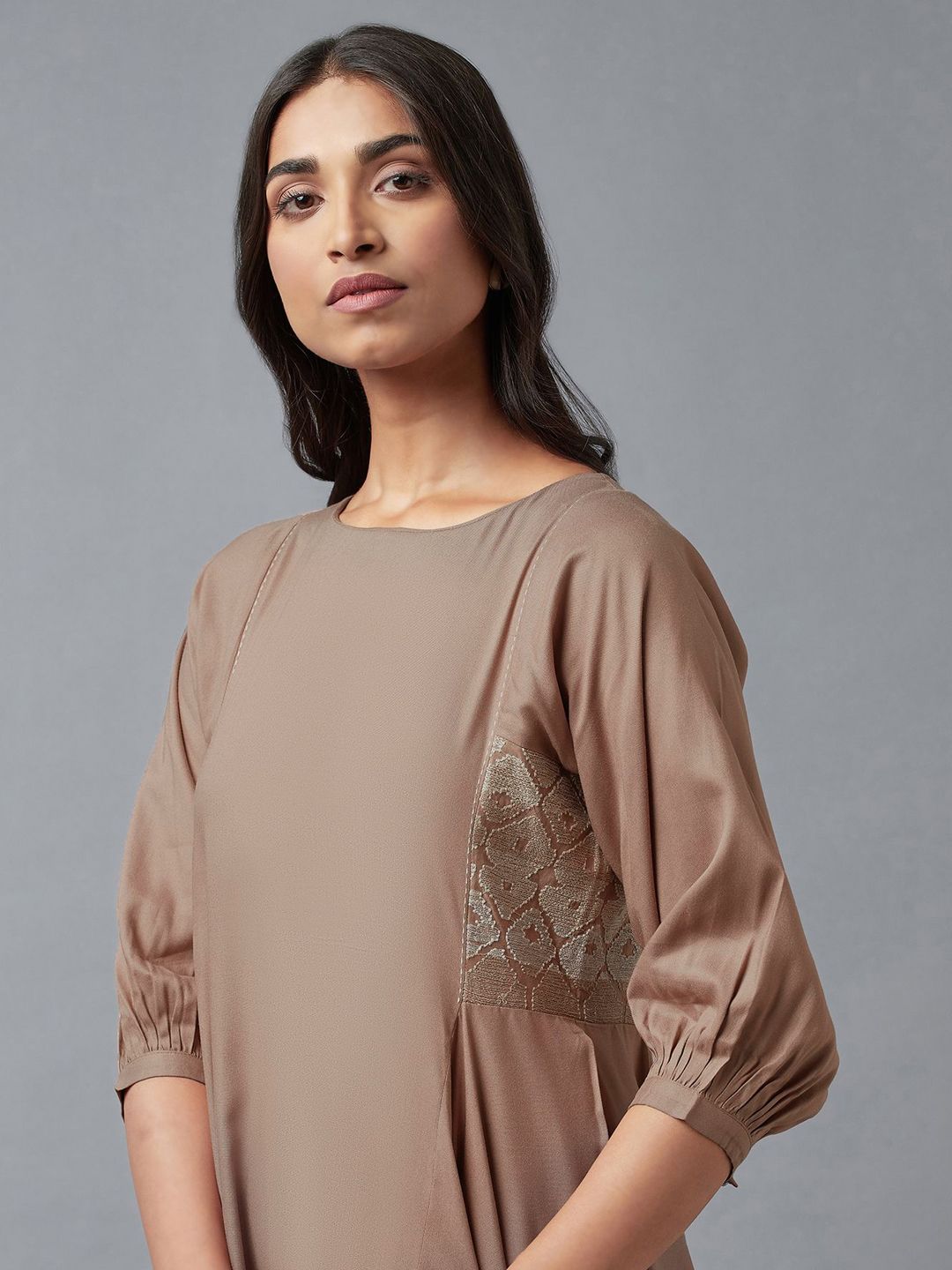W Women Beige Geometric Embroidered Thread Work Kaftan Kurta