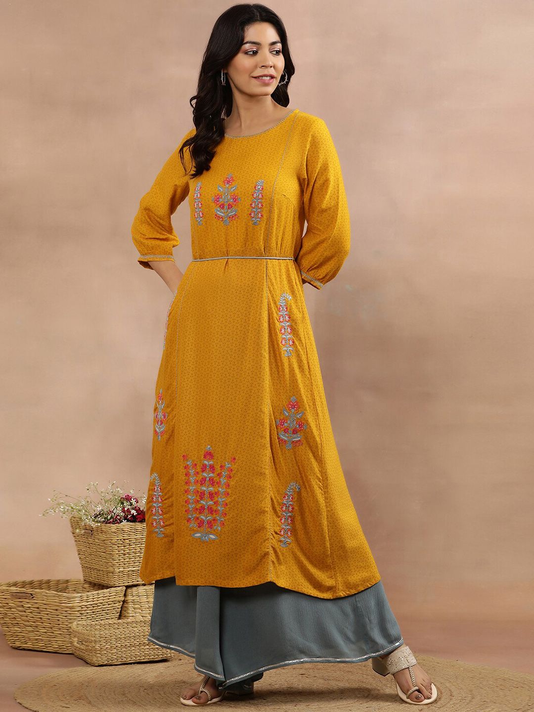 W Ethnic Motifs Embroidered Regular Mirror Work Kurta with Palazzo