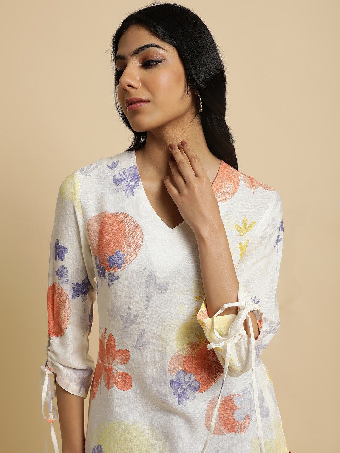 W White & Peach Floral Printed V Neck Kurta