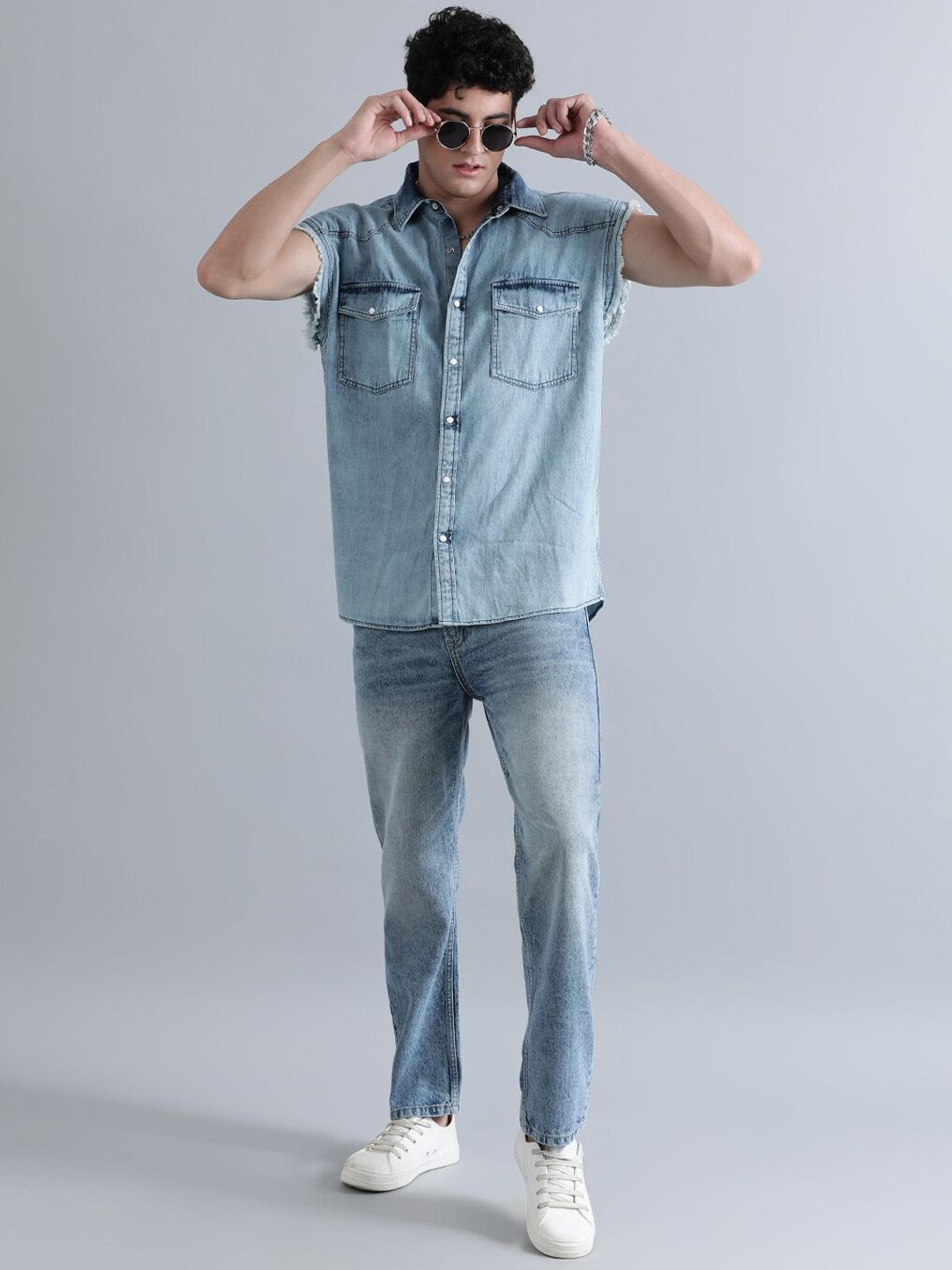 Bene Kleed Men Relaxed Fit Mid-Rise Clean Look Light Fade Cotton Jeans