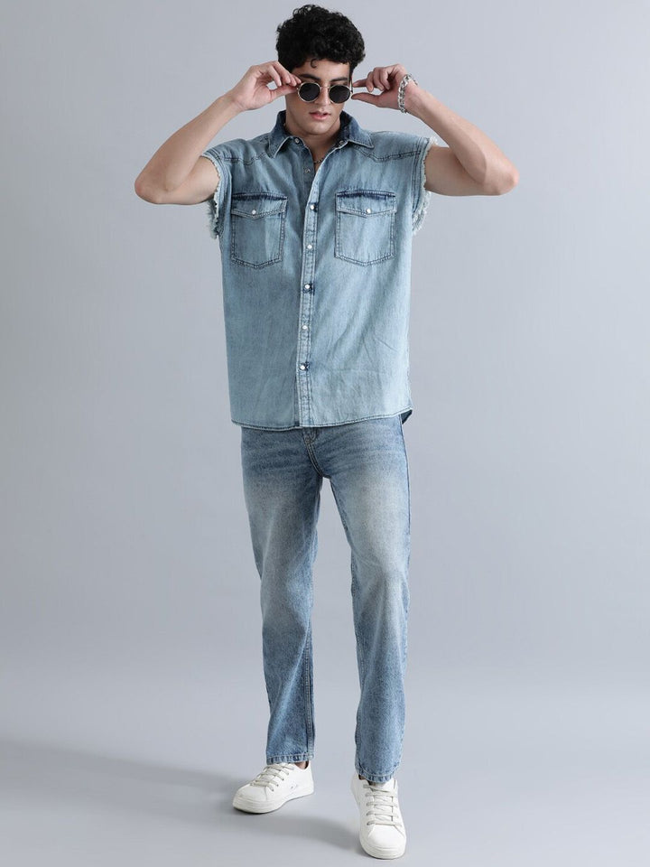 Bene Kleed Men Relaxed Fit Mid-Rise Clean Look Light Fade Cotton Jeans