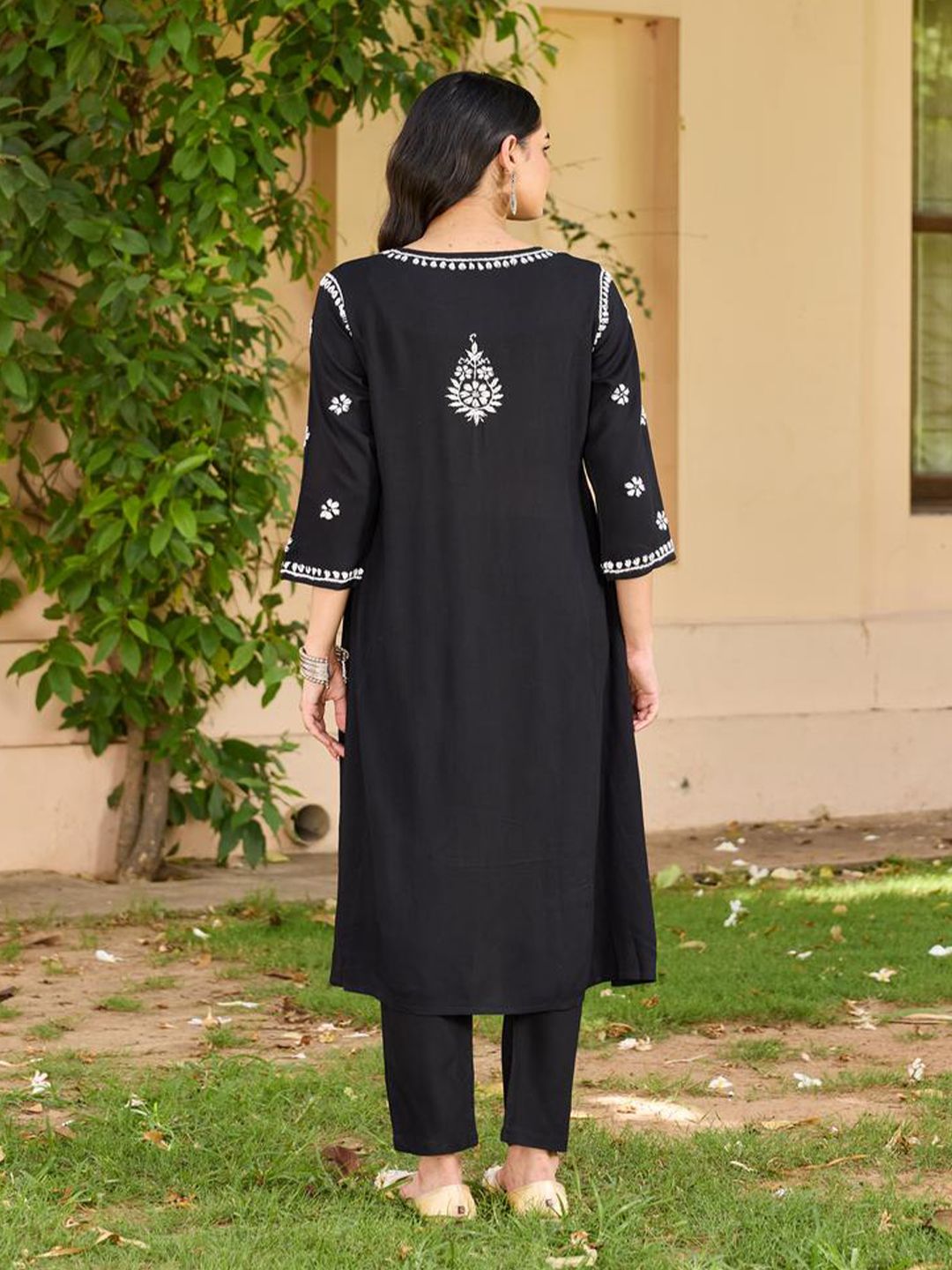 Rumah Wanita Chikankari Kurta Bersulam Chikankari Rayon Hitam