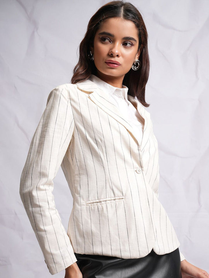 Chic oleh Tokyo Talkies White & Black berjalur Blazer tunggal