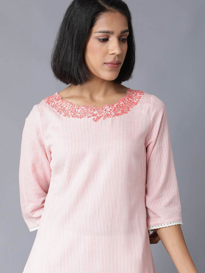 W Women Coral & White Striped Thread Work Kurta