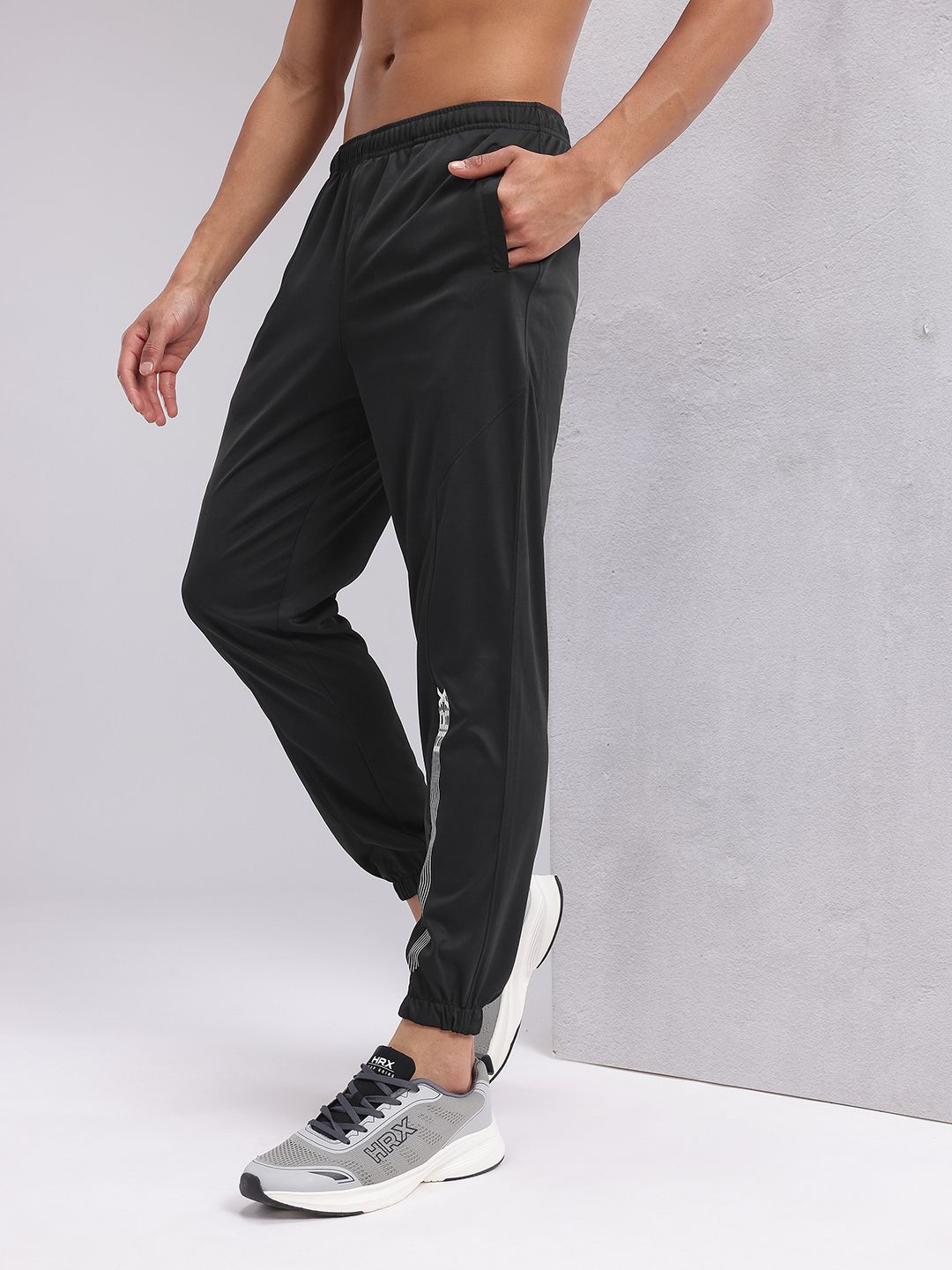 HRX by Hrithik Roshan Men Mid-Rise Brand Logo Detail Rapid-Dry Training Joggers