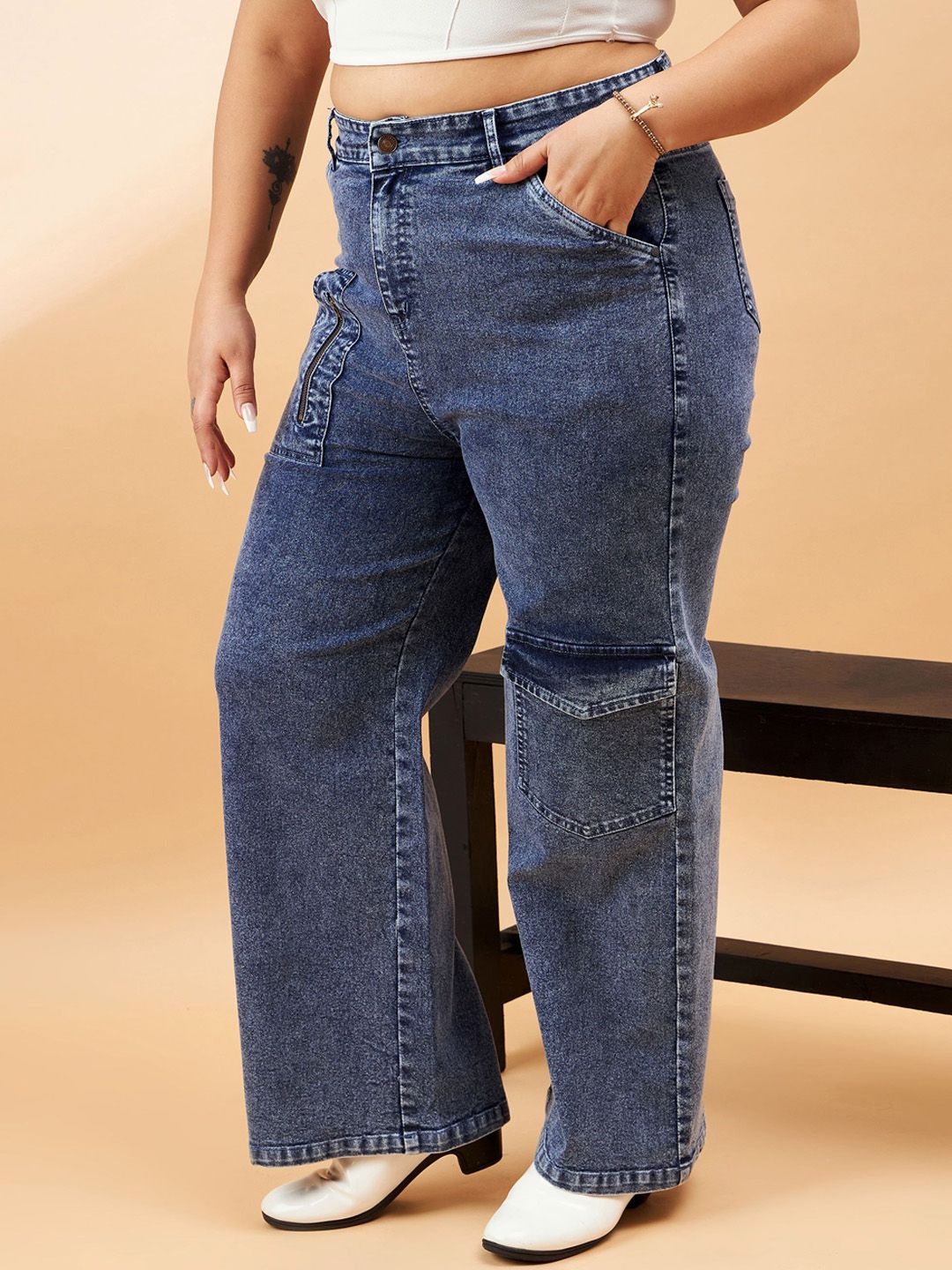 SASSAFRAS Curve Women Plus Size Comfort High-Rise Light Fade Stretchable Jeans
