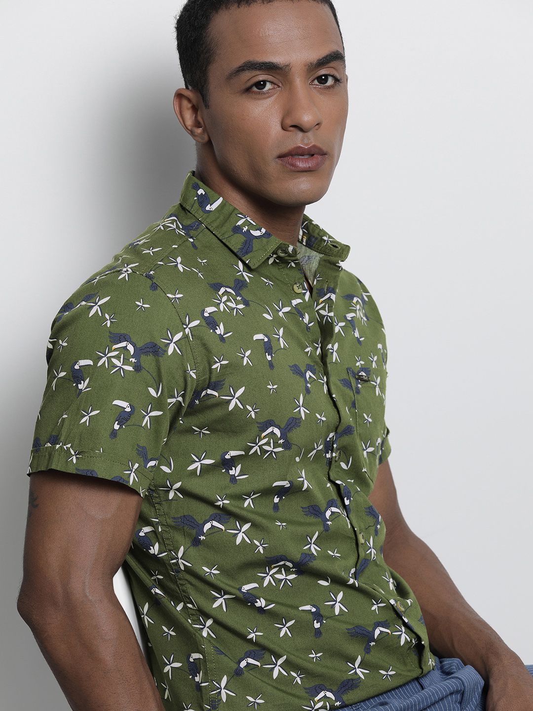 The Indian Garage Co Men Slim Fit Floral Printed Resortwear Shirt