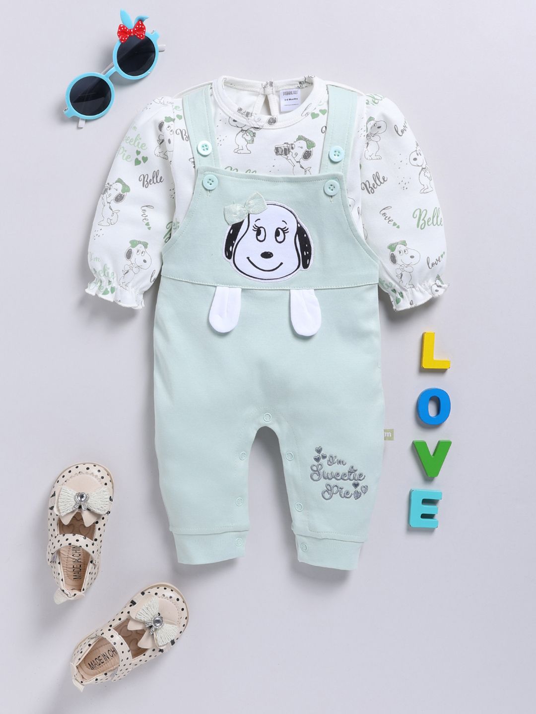 Moms Love Infants Girls Pure Cotton Applique Detail Dungaree With Printed T-Shirt